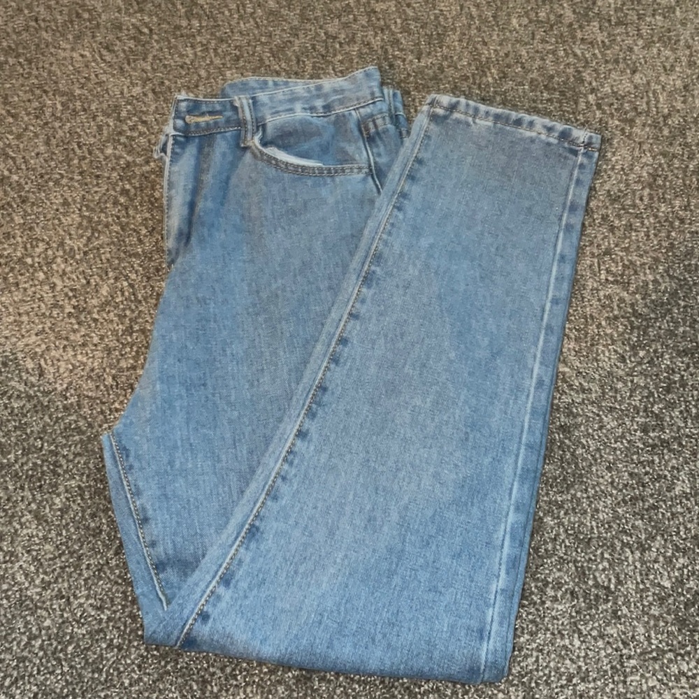 High-weighted mom jeans